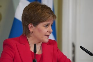 Cette controverse a contribué à affaiblir l'ex-Première ministre Nicola Sturgeon, ici en conférence de presse le 15 février à Edimbourg.